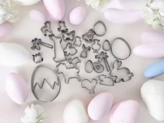 Velikonoce se blíží! 🐣🥚 Připravte se na pečení s našimi krásnými velikonočními vykrajovátky! Najdete je u nás na prodejně...